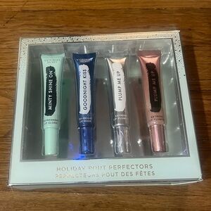 NEW WITH TAGS Victoria’s Secret Holiday Pout Perfectors